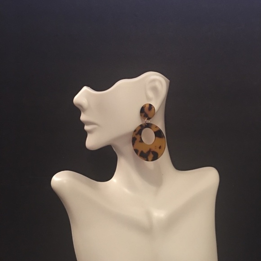 ✨HP✨”Julia” Acrylic Earrings-Tortoise Shell - Picture 3 of 7